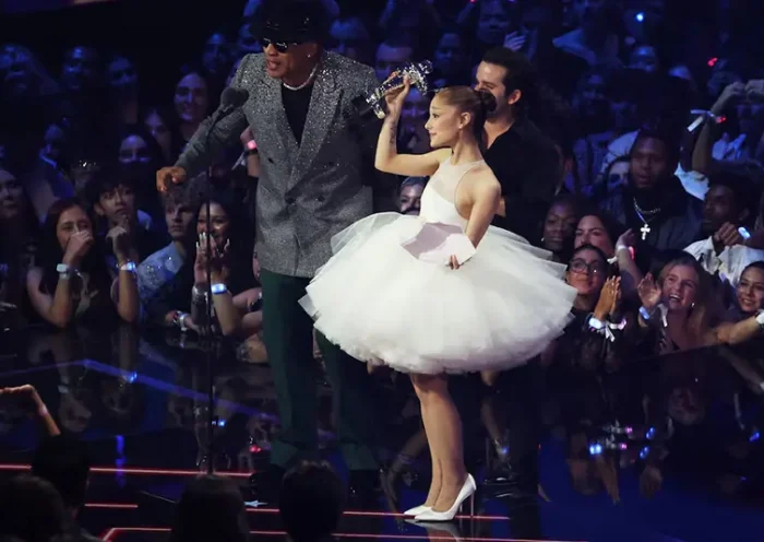 Ariana Grande receives Video of the Year Award for "Brighter days ahead " at the 2025 MTV Video Music Awards in Elmont, New York, U.S., September 7, 2025. REUTERS/Brendan Mcdermid