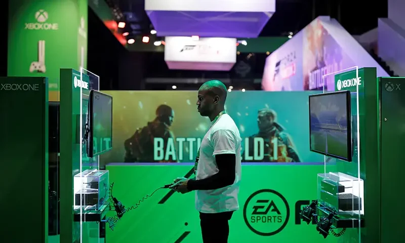 A visitor plays Battlefield 1, a video game published by EA games at the Paris Games Week, a trade fair for video games in Paris, France, October 26, 2016. REUTERS/Benoit Tessier