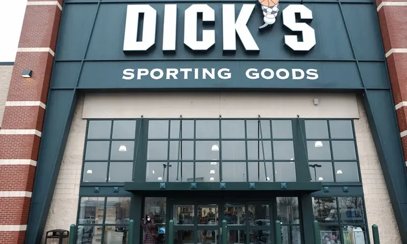 A Dick’s Sporting Goods store stands in Staten Island on March 09, 2022 in New York City. (Photo by Spencer Platt/Getty Images)