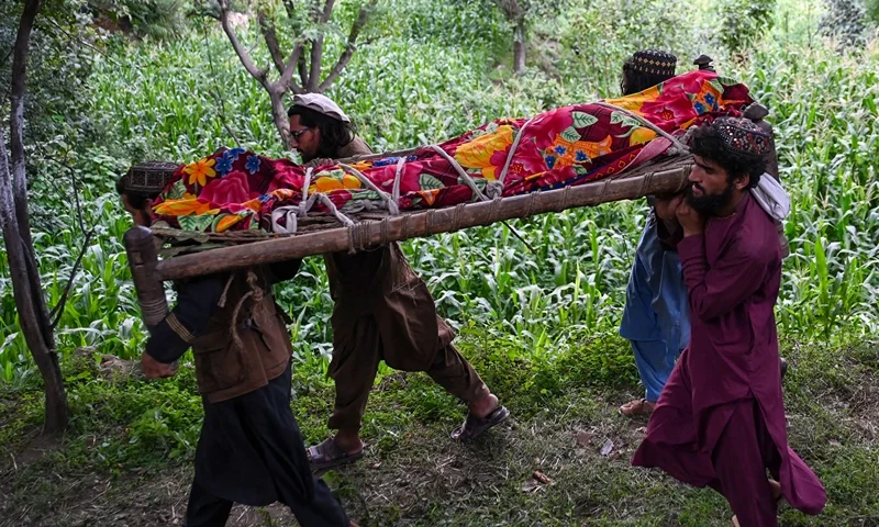 Graphic content / Afghans carry the deceased for funeral ceremony after earthquakes at Mazar Dara village in Nurgal district, Kunar province, in Eastern Afghanistan, on September 1, 2025. More than 800 people have died and over 2,700 were injured from August 31 night to September 1, 2025, in eastern Afghanistan after a 6-magnitude earthquake, followed by at least five aftershocks felt hundreds of kilometers away. (Photo by Wakil Kohsar / AFP) (Photo by WAKIL KOHSAR/AFP via Getty Images)