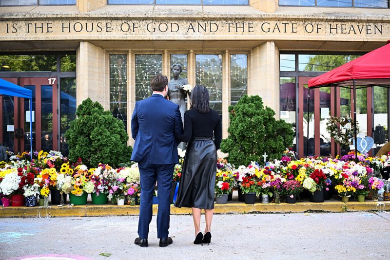 MINNEAPOLIS, MINNESOTA - SEPTEMBER 3: U.S. Vice President JD Vance and second lady Usha Vance pay their respects to victims of the Annunciation Catholic Church shooting on September 3, 2025 in Minneapolis, Minnesota. The shooting left two students dead and many more wounded. (Photo by Alex Wroblewski-Pool/Getty Images)