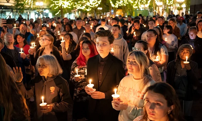 SEATTLE, WASHINGTON - SEPTEMBER 10: Attendees hold candles during a candlelight vigil and prayer event for Turning Point USA Founder Charlie Kirk on September 10, 2025 in Seattle, Washington. Kirk was shot dead while speaking at Utah Valley University earlier in the day. (Photo by David Ryder/Getty Images)