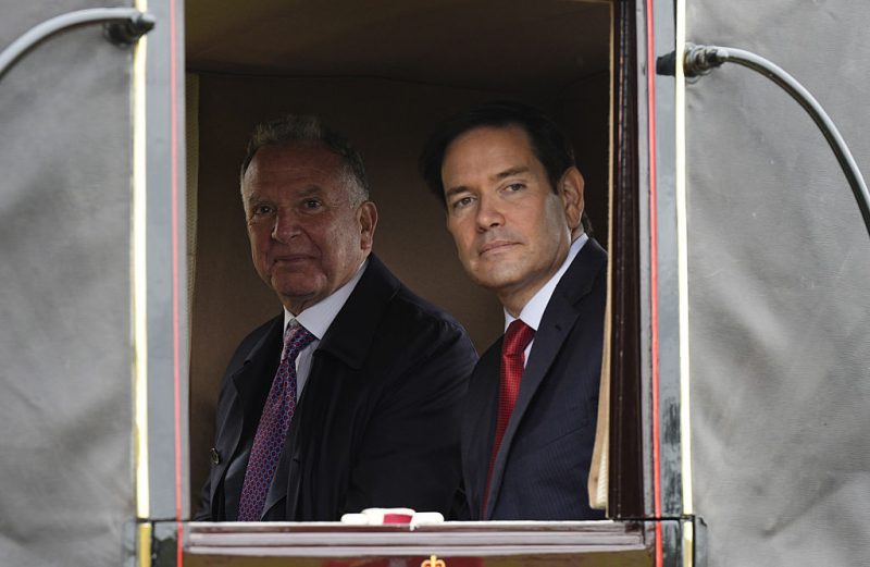 WINDSOR, ENGLAND - SEPTEMBER 17: Steve Witkoff, Assistant to the President and Special Envoy for Peace Missions (lL) and US Secretary of State Marco Rubio during a carriage procession through the Windsor Estate at Windsor Castle during US President Donald Trump's second state visit to the UK on September 17, 2025 in Windsor, England. President Trump is in England from Sept. 16-18 on his second UK state visit, with the previous one taking place in 2019 during his first presidential term. (Photo by Aaron Chown - WPA Pool/Getty Images)