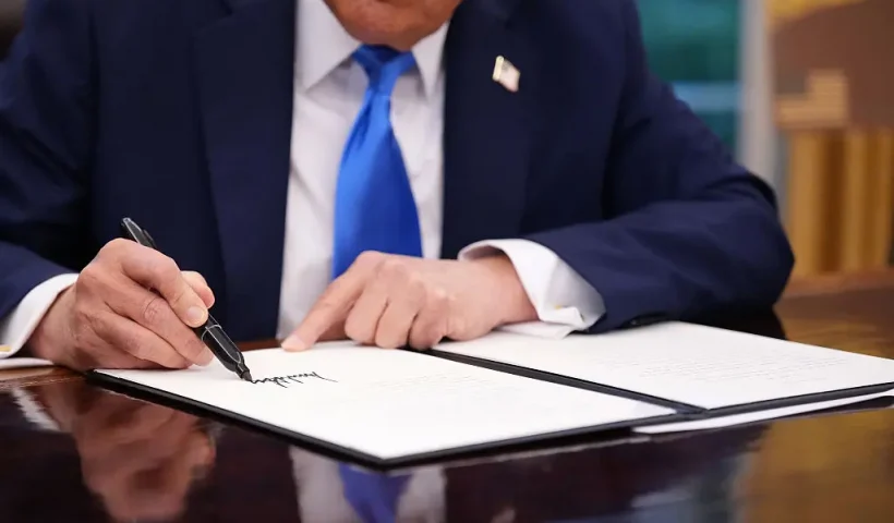 WASHINGTON, DC - SEPTEMBER 19: President Donald Trump signs an executive order in the Oval Office at the White House on September 19, 2025 in Washington, DC. Trump signed a series of executive orders establishing the “Trump Gold Card” and introducing a $100,000 fee for H-1B visas. The "Trump Gold Card" is a visa program that allows foreign nationals permanent residency and a pathway to U.S. citizenship for a $1 million investment in the United States. (Photo by Andrew Harnik/Getty Images)