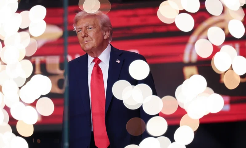 GLENDALE, ARIZONA - SEPTEMBER 21: U.S. President Donald Trump walks onstage during the memorial service for political activist Charlie Kirk at State Farm Stadium on September 21, 2025 in Glendale, Arizona. Kirk, the CEO and co-founder of Turning Point USA, was shot and killed on September 10th while speaking at an event during his "American Comeback Tour" at Utah Valley University. (Photo by Win McNamee/Getty Images)