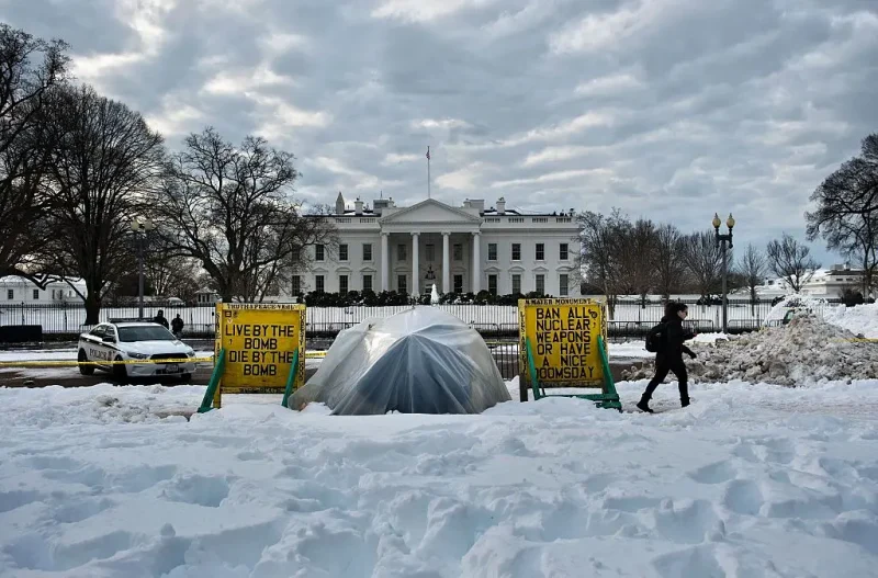 An activist sits at a protest sight in Lafayette Park across from the White House January 26, 2016 in Washington, DC. Concepcion Picciotto, the protester who began and maintained a peace vigil in Lafayette Park across from the White House for more than three decades, a demonstration widely considered to be the longest-running act of political protest in US history, died January 25, 2016 in Washington. She was born Concepción Martín in Vigo, Spain, in 1945, and emigrated to the US at the age of 18. / AFP / Brendan Smialowski (Photo credit should read BRENDAN SMIALOWSKI/AFP via Getty Images)