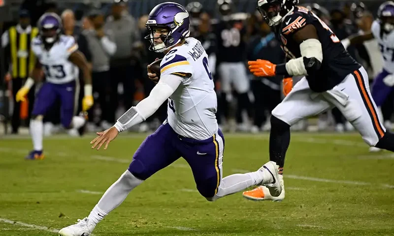 Minnesota Vikings quarterback J.J. McCarthy (9) rushes the ball against the Chicago Bears during the first half at Soldier Field. Mandatory Credit: Matt Marton-Imagn Images