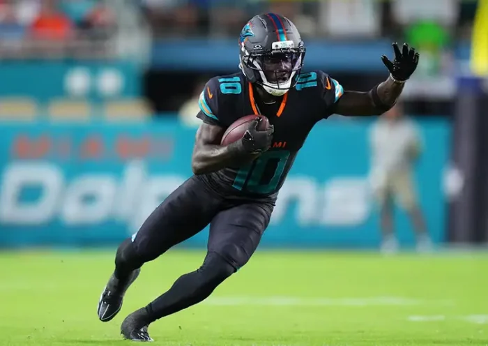 Miami Dolphins wide receiver Tyreek Hill (10) makes a catch against the New York Jets during the first half at Hard Rock Stadium. Mandatory Credit: Rich Storry-Imagn Images