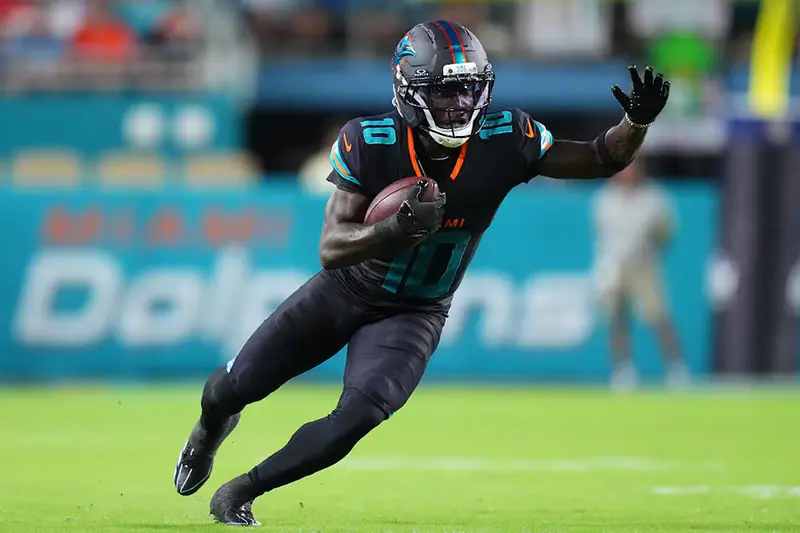 Miami Dolphins wide receiver Tyreek Hill (10) makes a catch against the New York Jets during the first half at Hard Rock Stadium. Mandatory Credit: Rich Storry-Imagn Images