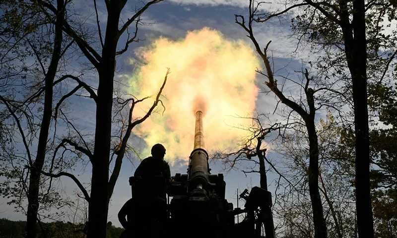 TOPSHOT - Ukrainian servicemen of the 43 Artillery Brigade fire a 2S7 Pion self-propelled cannon towards Russian positions at a front line in the Donetsk region on September 27, 2024, amid the Russian invasion of Ukraine. (Photo by Genya SAVILOV / AFP) (Photo by GENYA SAVILOV/AFP via Getty Images)