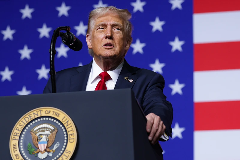 QUANTICO, VIRGINIA - SEPTEMBER 30: U.S. President Donald Trump speaks to senior military leaders at Marine Corps Base Quantico on September 30, 2025 in Quantico, Virginia. In an unprecedented gathering, almost 800 generals, admirals and their senior enlisted leaders have been ordered into one location from around the world on short notice. (Photo by Alex Wong/Getty Images)