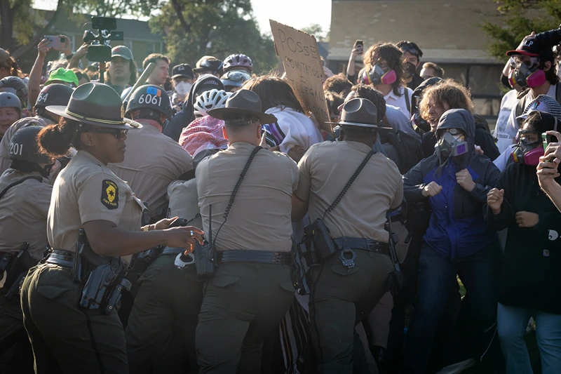 BROADVIEW, ILLINOIS - OCTOBER 03: Police clash with demonstrators during a protest outside an immigrant processing and detention center on October 03, 2025 in Broadview, Illinois. The site has been the target of frequent protests as federal law enforcement agents continue Operation Midway Blitz in the Chicago area, an operation designed to apprehend and deport undocumented immigrants living in the area. (Photo by Scott Olson/Getty Images)
