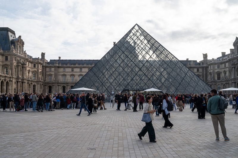 Two suspects arrested in connection to Louvre precious jewels heist