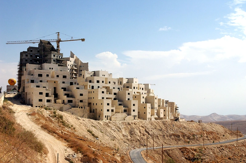 MA'ALE ADUMIM, WEST BANK - OCTOBER 16: New houses are seen under construction October 16, 2003 in the Jewish settlement of Ma'ale Adumim, West Bank. The first phase of the road map requires Israel to stop confiscating Palestinian land and to freeze all settlement activity. Ma'ale Adumim has grown from 23 families and a few tents and mobile homes in 1975 to nearly 30,000 residents, most of whom commute to work in nearby Jerusalem. (Photo by Marco Di Lauro/Getty Images)