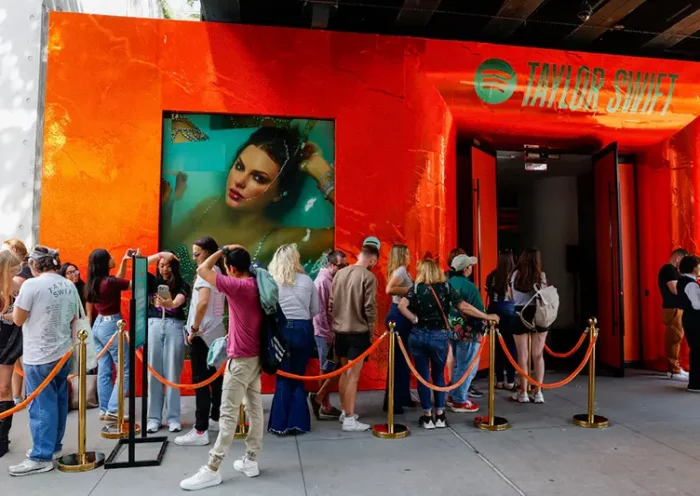 People wait to enter a Spotify pop-up event for Taylor Swift’s album "The Life of a Showgirl" in New York City, U.S., September 30, 2025. REUTERS/Kylie Cooper
