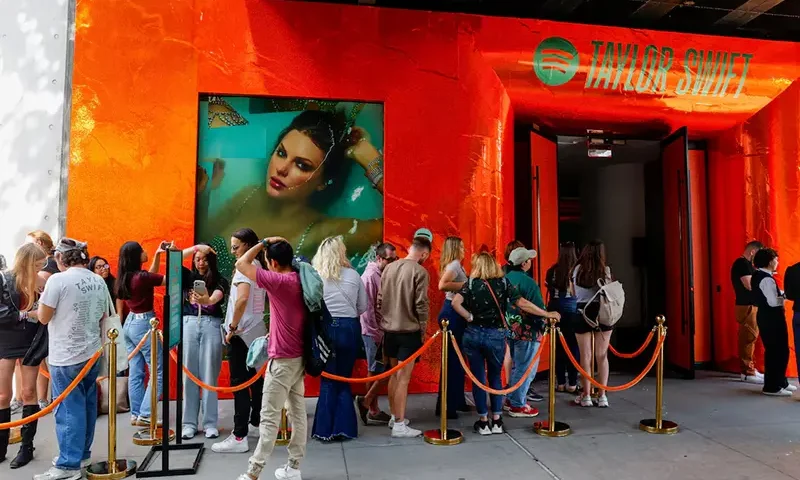 People wait to enter a Spotify pop-up event for Taylor Swift’s album "The Life of a Showgirl" in New York City, U.S., September 30, 2025. REUTERS/Kylie Cooper