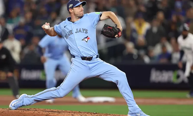 Toronto Blue Jays pitcher Max Scherzer (31) throws in the fifth inning against the Seattle Mariners during game four of the ALCS round for the 2025 MLB playoffs at T-Mobile Park. Mandatory Credit: Kevin Ng-Imagn Images