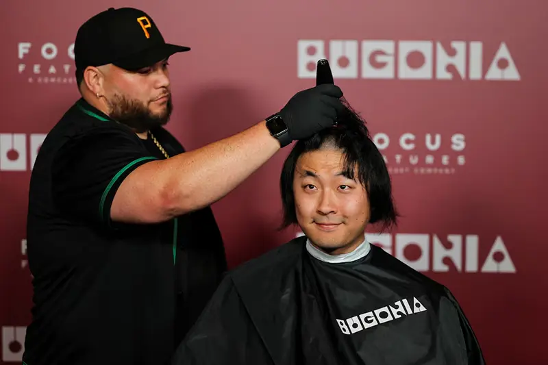 A fan gets his head shaved for a free preview of Yorgos Lanthimos’s new film 'Bugonia', in Culver City, California, U.S., October 20, 2025. REUTERS/Daniel Cole