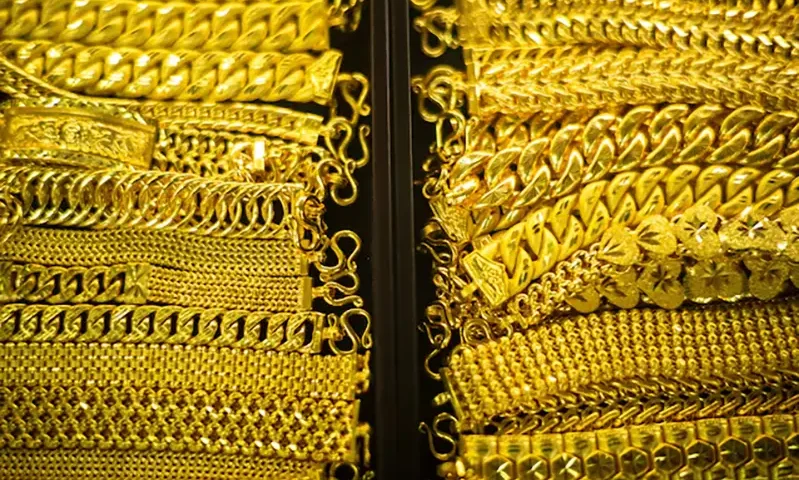 Gold bracelets are displayed inside a gold shop in Bangkok's Chinatown, Thailand, October 9, 2025. REUTERS/Athit Perawongmetha