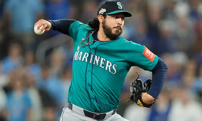 Seattle Mariners pitcher Andres Munoz (75) pitches in the ninth inning against the Toronto Blue Jays during game one of the ALCS round for the 2025 MLB playoffs at Rogers Centre. Mandatory Credit: John E. Sokolowski-Imagn Images