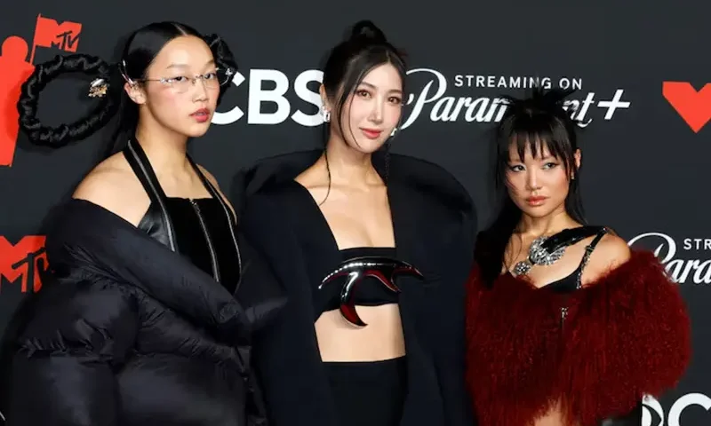 HUNTR/X poses on the red carpet at the 2025 MTV Video Music Awards in Elmont, New York, U.S., September 7, 2025. REUTERS/Kylie Cooper/File Photo