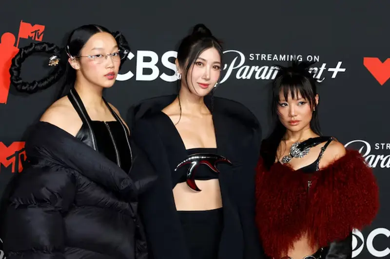 HUNTR/X poses on the red carpet at the 2025 MTV Video Music Awards in Elmont, New York, U.S., September 7, 2025. REUTERS/Kylie Cooper/File Photo