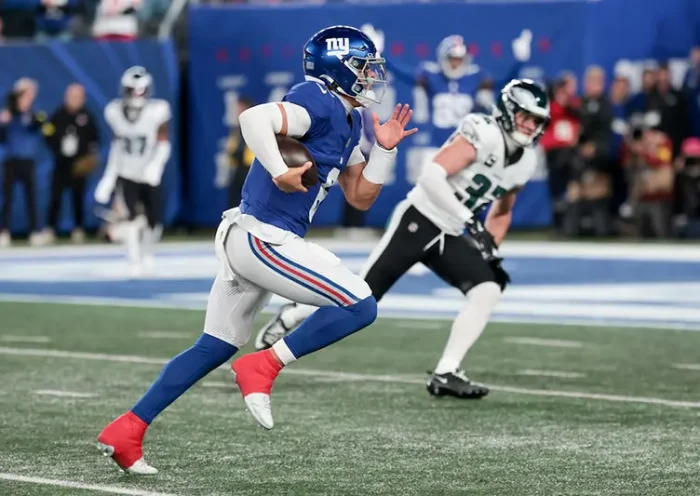 New York Giants quarterback Jaxson Dart (6) scrambles for a touchdown against the Philadelphia Eagles during the first quarter of the game at MetLife Stadium. Mandatory Credit: Vincent Carchietta-Imagn Images