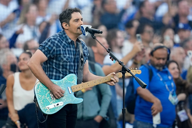 Recording artist Brad Paisley perform the national anthem prior to Game 3 of baseball’s World Series between the Toronto Blue Jays and the Los Angeles Dodgers, Monday, Oct. 27, 2025, in Los Angeles. (AP Photo/Ashley Landis)