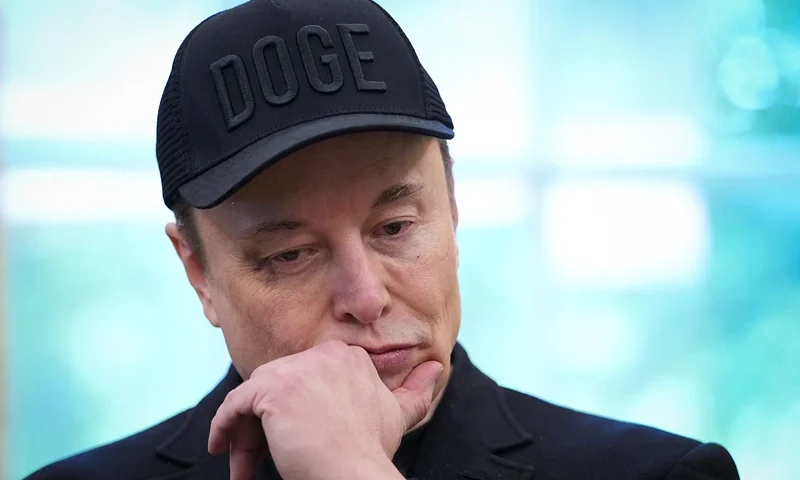 WASHINGTON, DC - MAY 30: Tesla CEO Elon Musk listens as U.S. President Donald Trump speaks to reporters in the Oval Office of the White House on May 30, 2025 in Washington, DC. Musk, who served as an adviser to Trump and led the Department of Government Efficiency, announced he would leave his role the Trump administration to refocus on his businesses. (Photo by Kevin Dietsch/Getty Images)