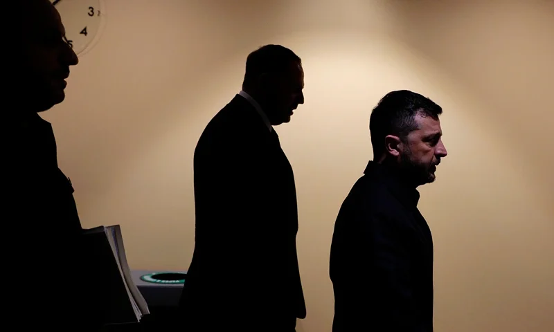 NEW YORK, NEW YORK - SEPTEMBER 23: President of Ukraine Volodymyr Zelensky (R) walks to a bilateral meeting with U.S. President Donald Trump during the 80th session of the UN’s General Assembly (UNGA) at the United Nations headquarters on September 23, 2025 in New York City. World leaders convened for the 80th Session of UNGA, with this year’s theme for the annual global meeting being “Better together: 80 years and more for peace, development and human rights.” (Photo by Chip Somodevilla/Getty Images)