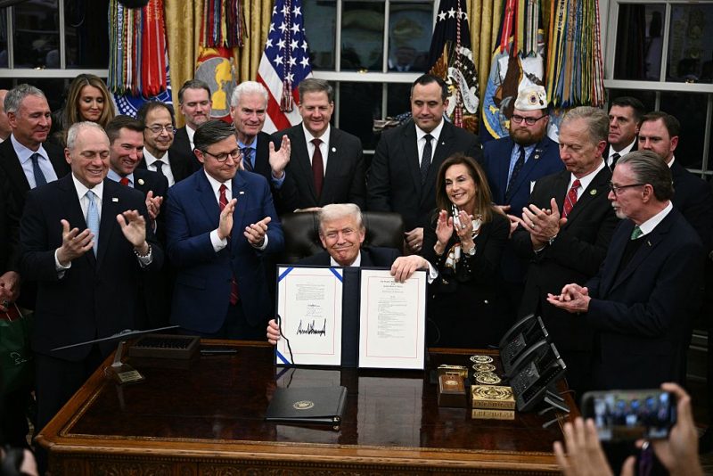 President Trump signs bill to re-open the govt