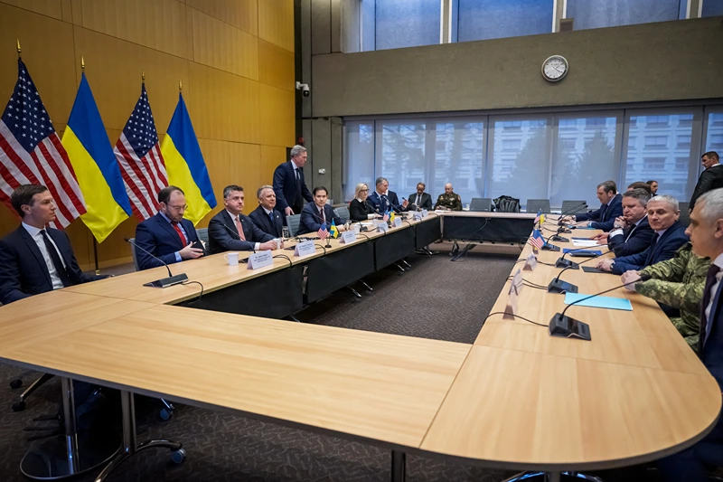 US Secretary of State Marco Rubio (5th L), US special envoy Steve Witkoff (4th L), US Secretary of the Army Daniel Driscoll (taking his seat) and US President Donald Trump's son-in-law Jared Kushner (L) face the Ukrainian delegation during discussions on a US plan to end the war in Ukraine at the US Mission in Geneva, on November 23, 2025. US Secretary of State Marco Rubio arrived in Geneva on November 23, 2025 morning for discussions on a US plan to end the Ukraine war, after Washington signalled room for negotiation on the controversial proposal. Ukrainian, European and Canadian officials were also gathering in the Swiss city. (Photo by Fabrice COFFRINI / AFP via Getty Images)