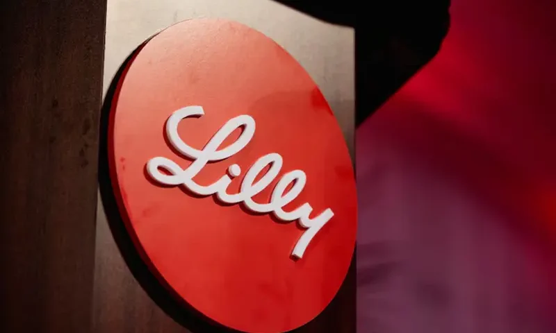 The Eli Lilly and Company’s logo is displayed during a press conference in Houston, Texas, U.S., September 23, 2025. REUTERS/Antranik Tavitian/File Photo