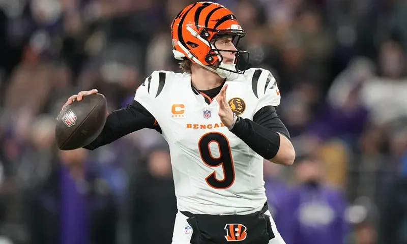 Cincinnati Bengals quarterback Joe Burrow throws a pass during the first half of an NFL football game against the Baltimore Ravens, Thursday, Nov. 27, 2025, in Baltimore. (AP Photo/Stephanie Scarbrough)