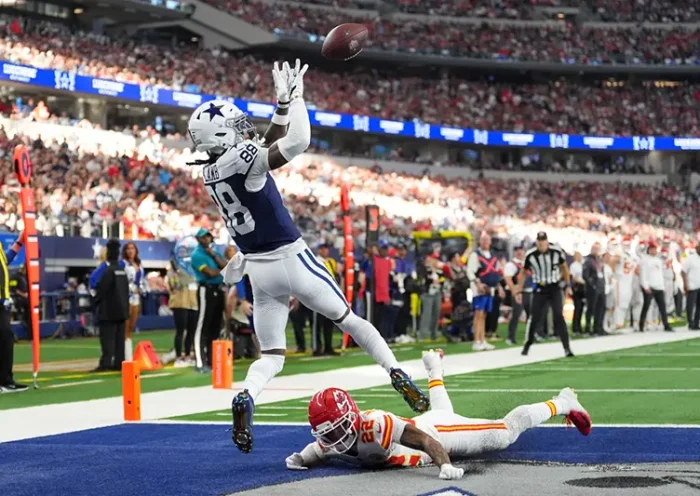 Dallas Cowboys wide receiver CeeDee Lamb (88) catches a touchdown pass as Kansas City Chiefs cornerback Trent McDuffie (22) defends during the first half of an NFL football game Thursday, Nov. 27, 2025, in Arlington, Texas. (AP Photo/Tony Gutierrez)