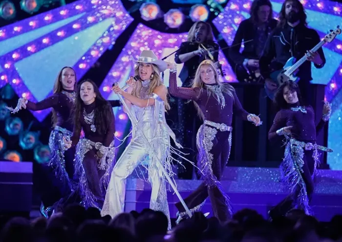 Lainey Wilson, center, performs “Ring Finger” during the 59th Annual Country Music Association Awards on Wednesday, Nov. 19, 2025, at Bridgestone Arena in Nashville, Tenn. (AP Photo/George Walker IV)