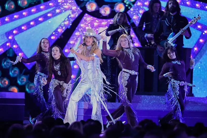 Lainey Wilson, center, performs “Ring Finger” during the 59th Annual Country Music Association Awards on Wednesday, Nov. 19, 2025, at Bridgestone Arena in Nashville, Tenn. (AP Photo/George Walker IV)
