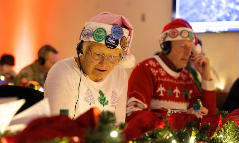 Volunteers take phone calls for the NORAD Santa Tracker (Photo via: U.S. Department of War)