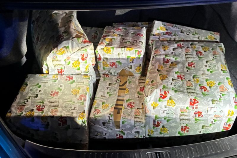 Kentucky: Police seize 55 lbs of meth wrapped as Christmas gifts