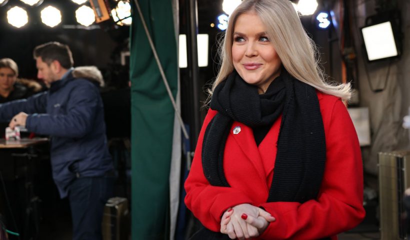 WASHINGTON, DC - JANUARY 21: President Donald Trump's new Press Secretary Karoline Leavitt (C) talks with reporters after talking to FOX News on her first full day of work at the White House on January 21, 2025 in Washington, DC. Tuesday marks the first full day of Trump's second term in the White House. (Photo by Chip Somodevilla/Getty Images)