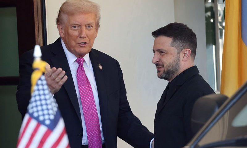 WASHINGTON, DC - OCTOBER 17: U.S. President Donald Trump (L) greets Ukrainian President Volodymyr Zelensky outside the West Wing of the White House on October 17, 2025, in Washington, DC. President Trump, fresh off a ceasefire agreement between Israel and Hamas, is hosting President Zelensky for a bilateral lunch in the Cabinet Room in hopes of advancing a peace deal between Russia and Ukraine. (Photo by Win McNamee/Getty Images)