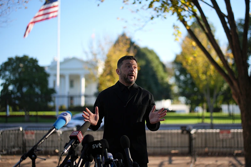 WASHINGTON, DC - OCTOBER 17: Ukrainian President Volodymyr Zelensky speaks during a news conference in Lafayette Park outside the White House on October 17, 2025, in Washington, DC. Zelensky spoke with members of the media following a meeting with U.S. President Donald Trump on advancing a peace deal between Russia and Ukraine. (Photo by Andrew Harnik/Getty Images)
