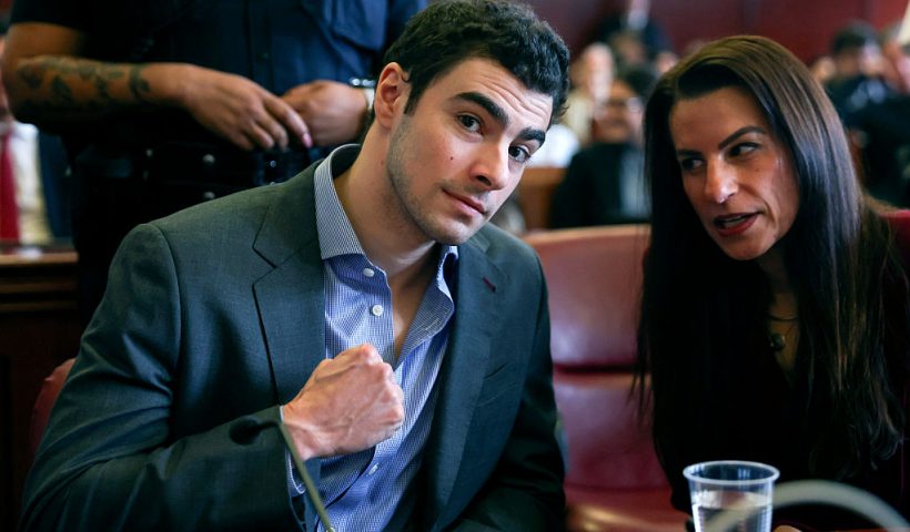 NEW YORK, NEW YORK - DECEMBER 8: Luigi Mangione (L) appears with his lawyers for a suppression of evidence hearing in the killing of UnitedHealthcare CEO Brian Thompson in Manhattan Criminal Court on December 8, 2025 in New York City. Mangione's lawyers will argue to have the evidence thrown out because police officers allegedly did not read Mangione his Miranda rights and did not have a proper warrant when they searched his backpack at a Pennsylvania McDonald's last December. He is accused of fatally shooting UnitedHealthcare CEO Brian Thompson and faces state and federal murder charges. (Photo by Sarah Yenesel - Pool/Getty Images)