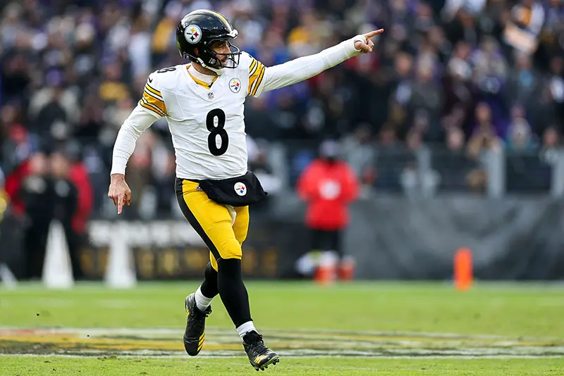 Aaron Rodgers #8 of the Pittsburgh Steelers celebrates a third quarter touchdown against the Baltimore Ravens at M&T Bank Stadium on December 07, 2025 in Baltimore, Maryland. (Photo by Patrick Smith/Getty Images)