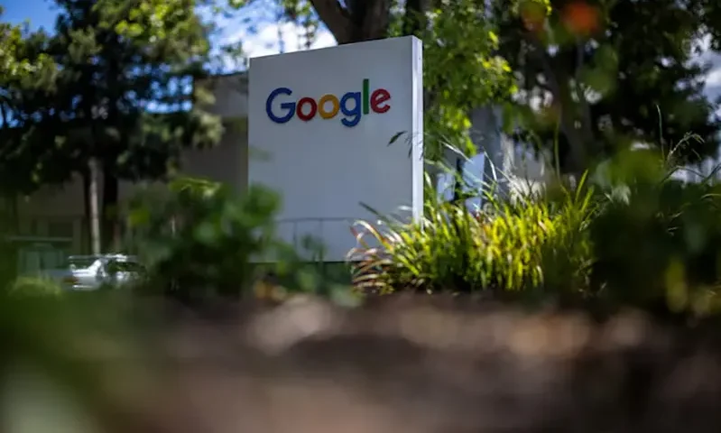 A Google logo is seen at a company research facility in Mountain View, California, U.S., May 13, 2025. REUTERS/Carlos Barria/File Photo