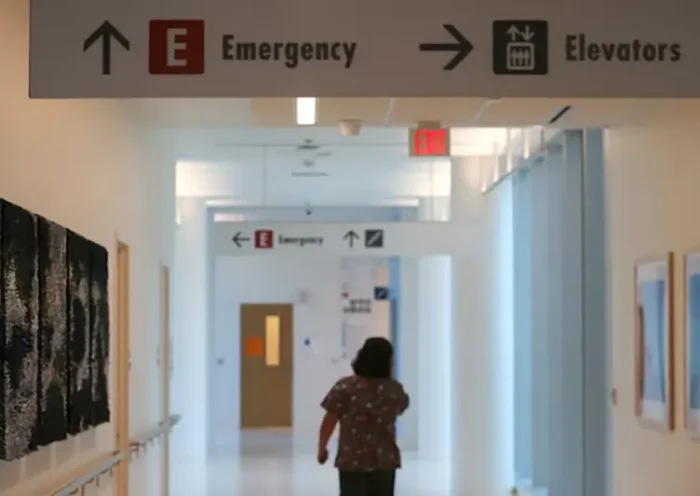 An emergency sign directs patients to the emergency room at the Kaiser Permanente San Diego Medical Center hospital in San Diego, California, U.S. , April 17, 2017. REUTERS/Mike Blake/File Photo