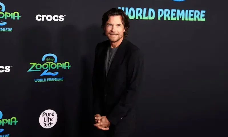 Cast member Jason Bateman poses at the premiere of "Zootopia 2" at the El Capitan Theatre in Los Angeles, California, U.S., November 13, 2025. REUTERS/David Swanson/File Photo