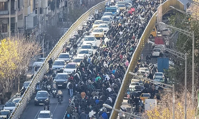 Thousands of Iranians gather to protest the nation's economic woes - via Fars News Agency