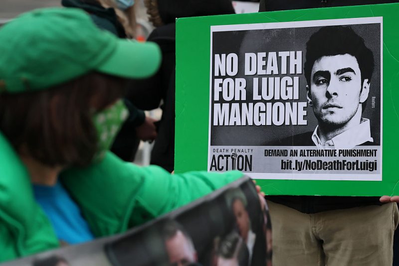 NEW YORK, NEW YORK - JANUARY 09: Supporters of Luigi Mangione wait in line to enter Manhattan Federal Court on January 09, 2026 in New York City. Lawyers for Mangione attorneys are in court for the 27-year-old accused killer to try to avoid the death penalty in the fatal shooting of  Brian Thompson, UnitedHealthcare’s top executive in 2024.  (Photo by Michael M. Santiago/Getty Images)