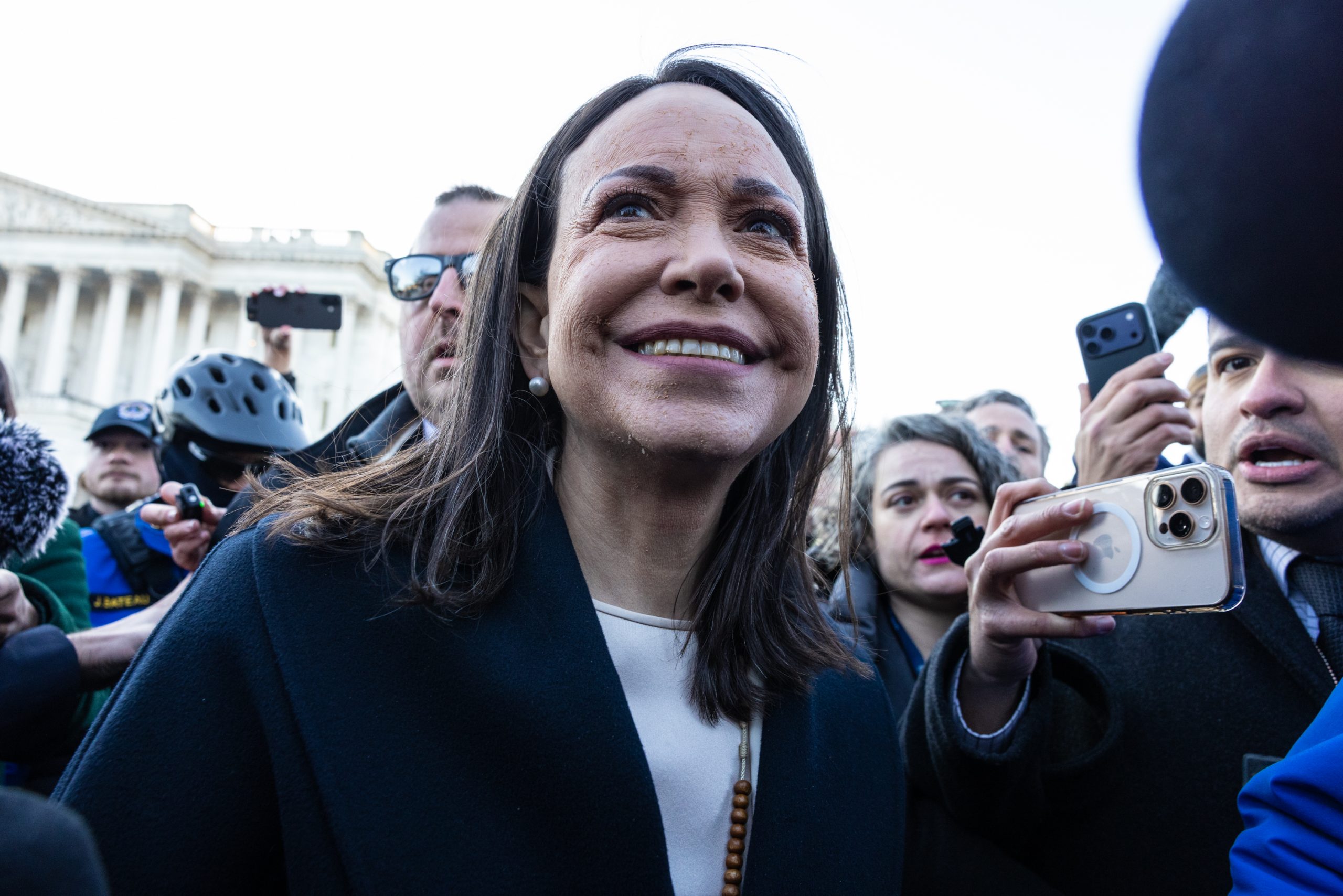 Mar&iacute;a Corina Machado presents her 2025 Nobel Peace Prize to Trump during private meeting at WH